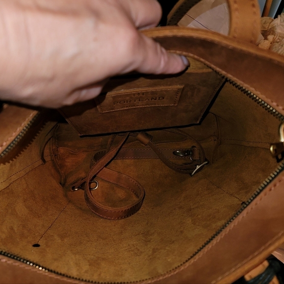 Portland Leather Full Size Crossbody - Picture 3 of 4